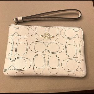 NEW Wristlet COACH SIGNATURE 
Beautiful Ivory White